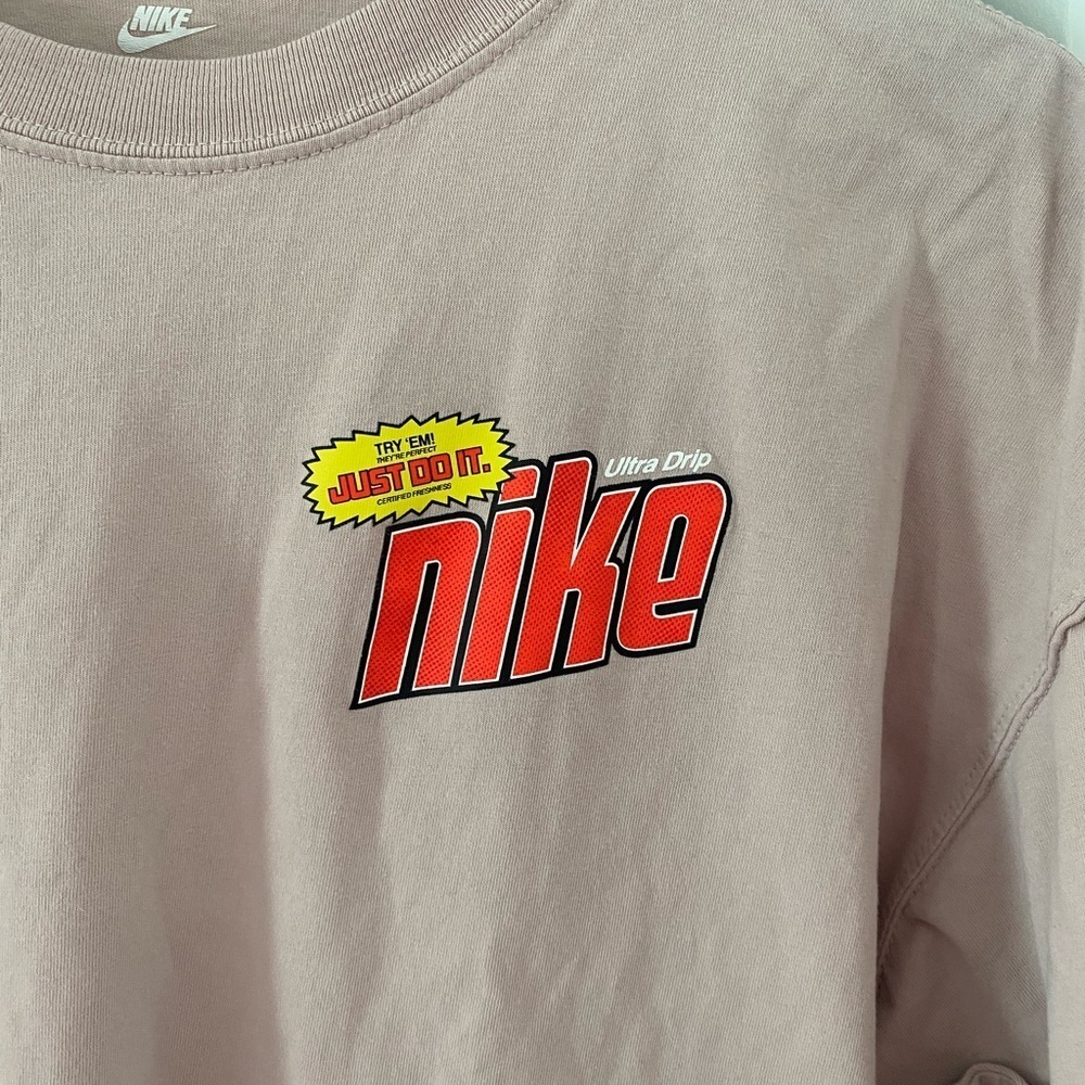 Nike - Men's - Loose Fit - Pink T-Shirt - Size Large - Picture 3 of 6
